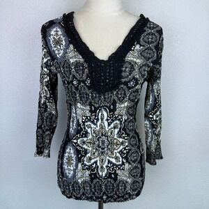 Violet & Claire Medallion Print Crochet VNeck 3/4 Sleeve Top Fitted Womens Sz Sm